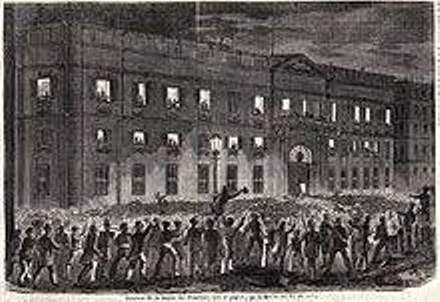 Alboroto en el antiguo edificio de Gobernación de la Puerta del Sol.